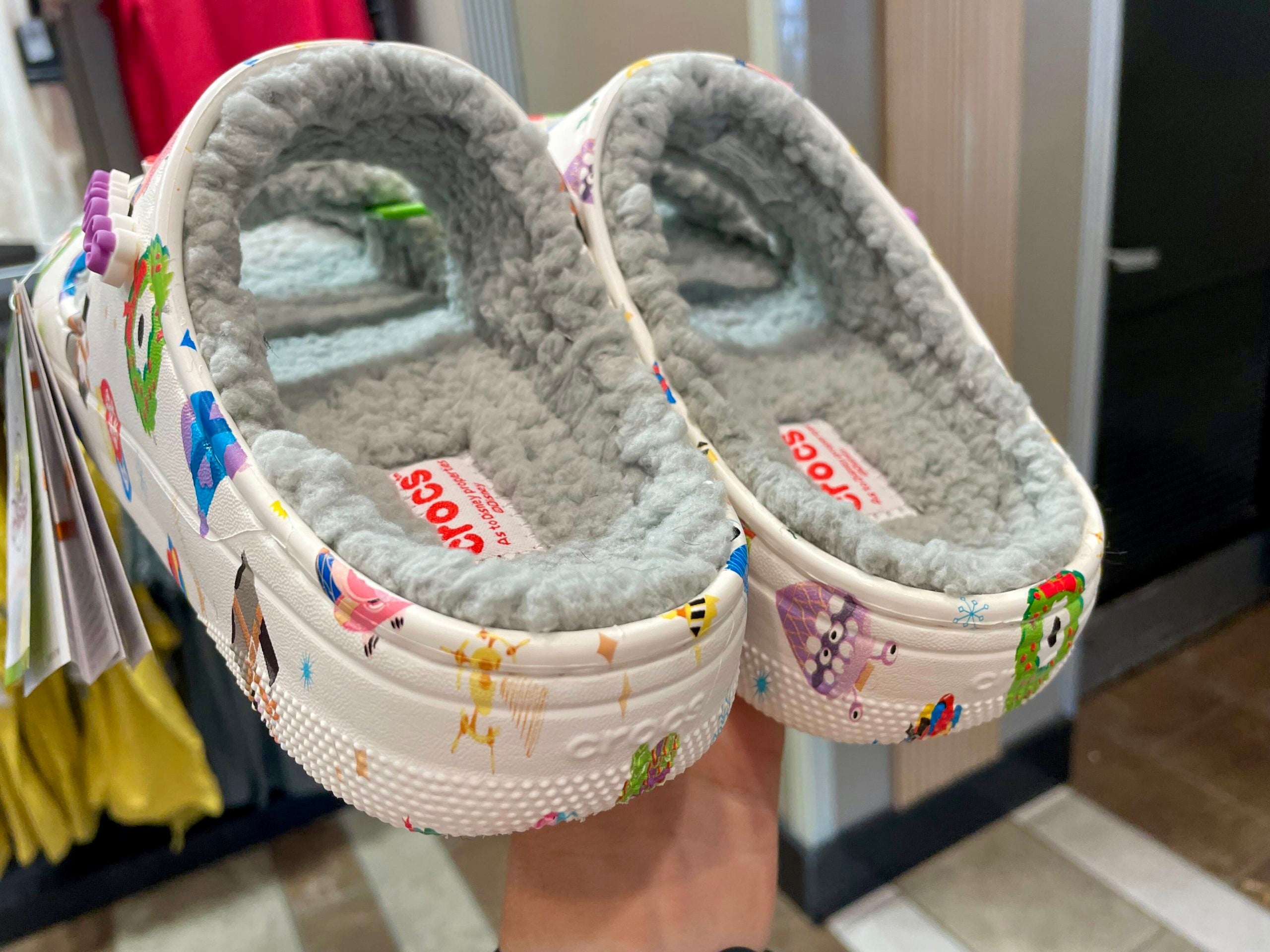 Disney Christmas crocs 2022 top W9 M7 nwt